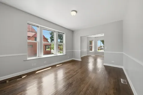 7843 South Burnham Avenue Chicago IL 60649