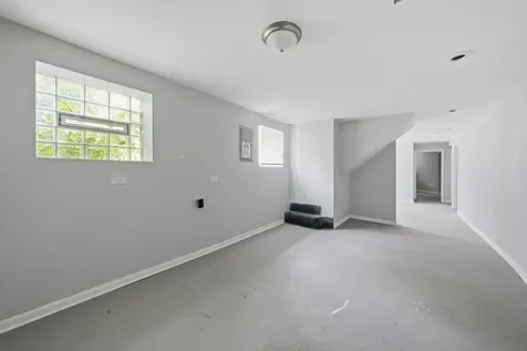 7843 South Burnham Avenue Chicago IL 60649