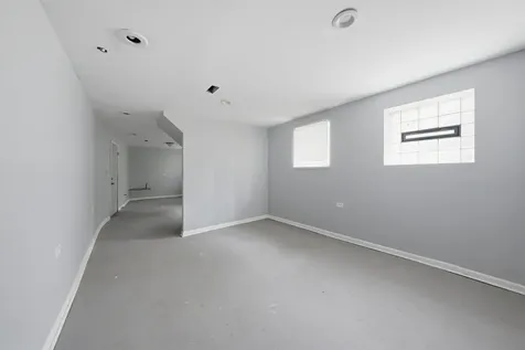 7843 South Burnham Avenue Chicago IL 60649