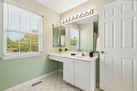 6743 East Wellsley Court Gurnee IL 60031
