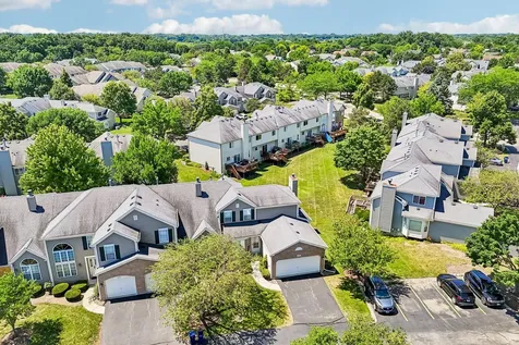 6743 East Wellsley Court Gurnee IL 60031