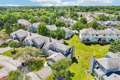 6743 East Wellsley Court Gurnee IL 60031