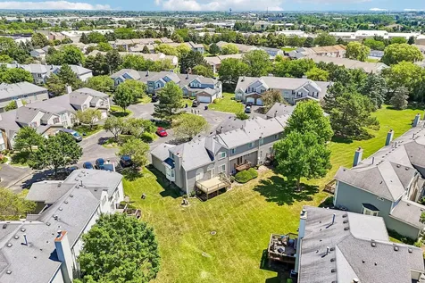 6743 East Wellsley Court Gurnee IL 60031
