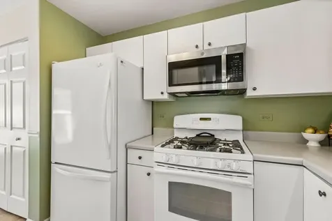 6743 East Wellsley Court Gurnee IL 60031