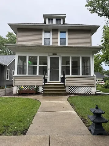 120-122 South Commonwealth Avenue Aurora IL 60506