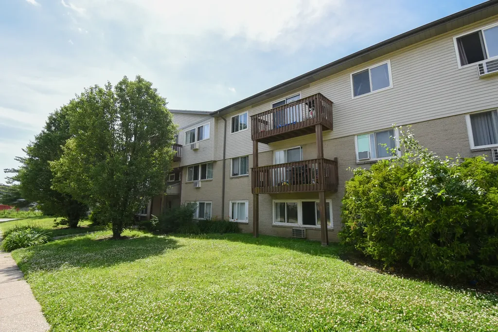 655 Deepwoods Drive Mundelein IL 60060