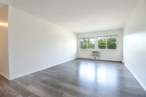 655 Deepwoods Drive Mundelein IL 60060