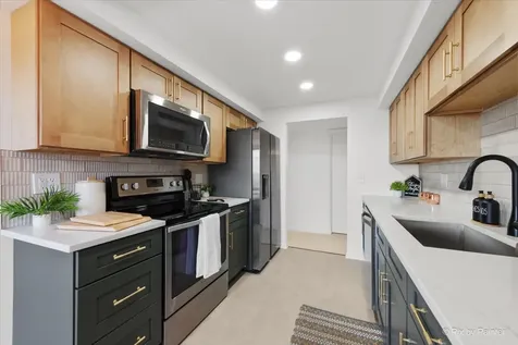 1400 North Yarmouth Place Mount Prospect IL 60056