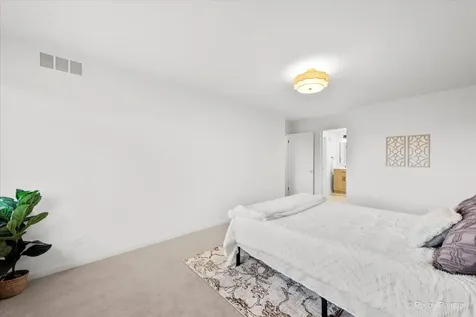 1400 North Yarmouth Place Mount Prospect IL 60056