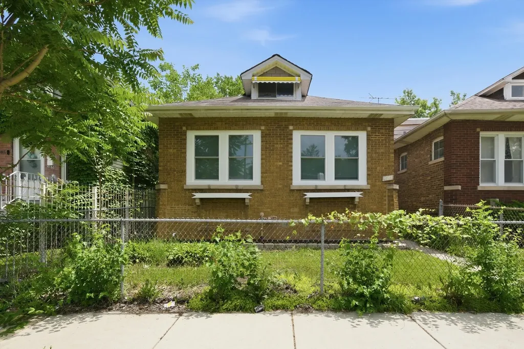 8049 South Kimbark Avenue Chicago IL 60619