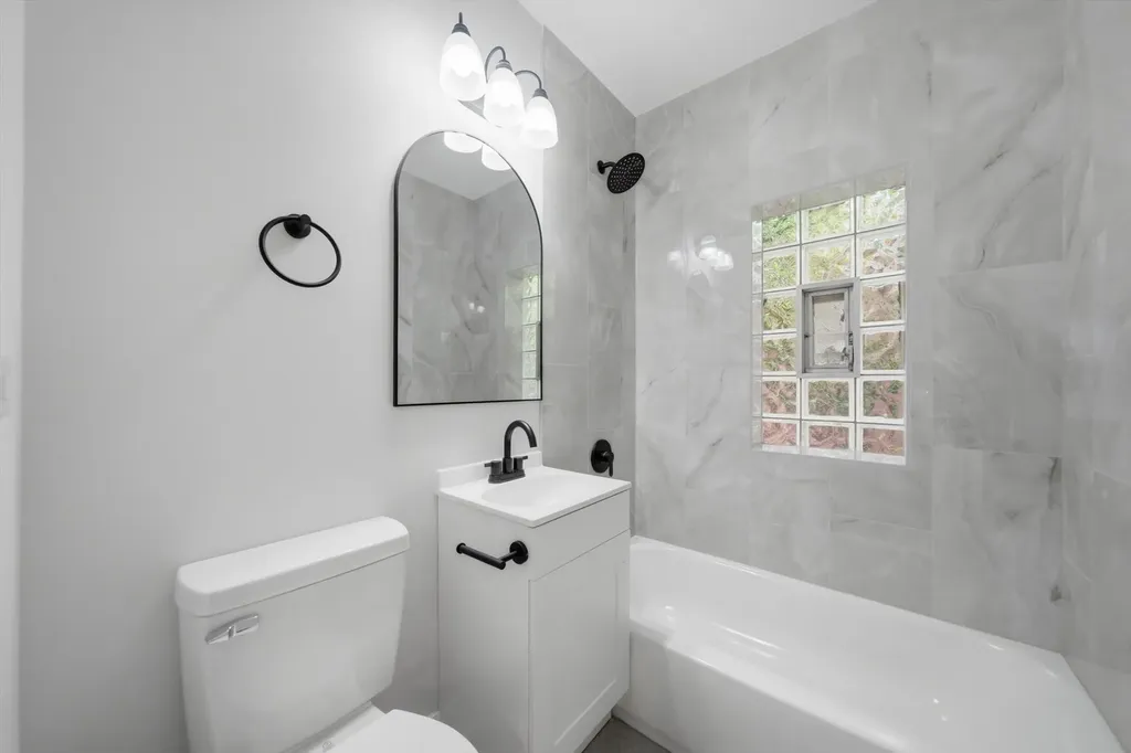 8049 South Kimbark Avenue Chicago IL 60619