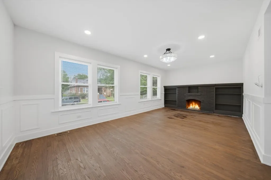 8049 South Kimbark Avenue Chicago IL 60619