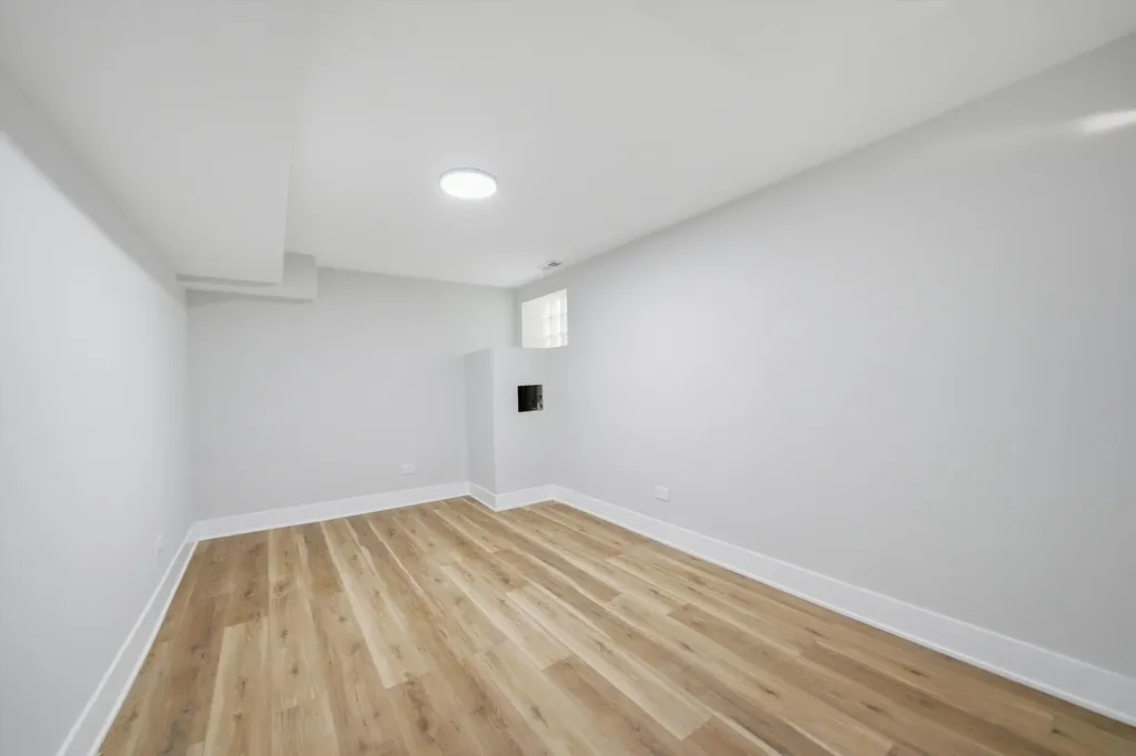 8049 South Kimbark Avenue Chicago IL 60619
