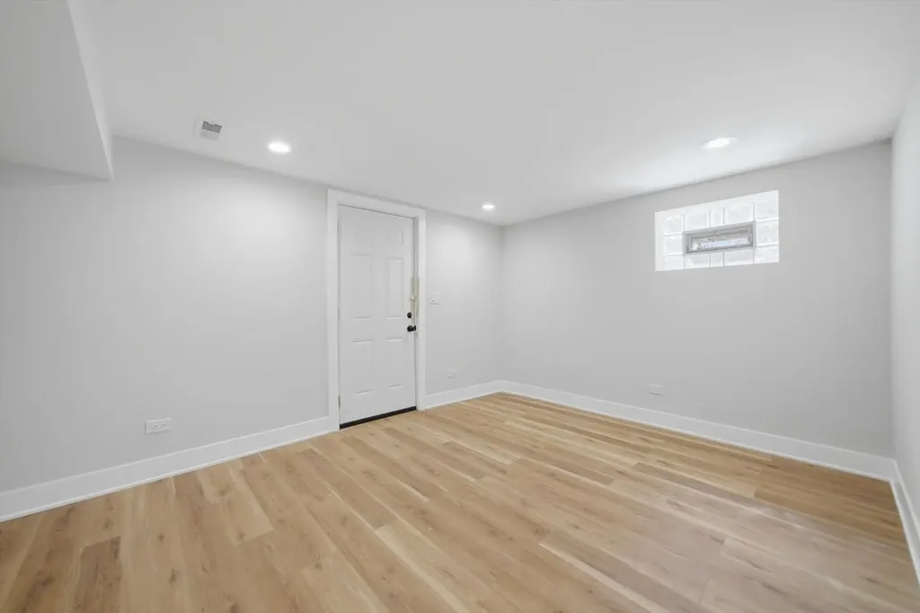8049 South Kimbark Avenue Chicago IL 60619