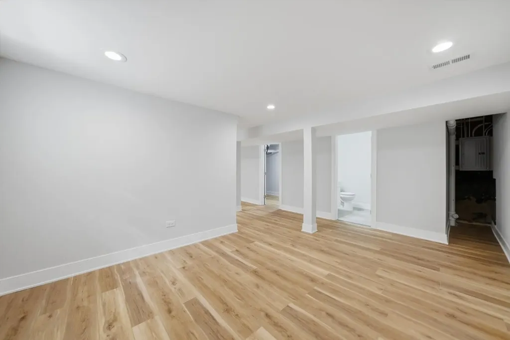 8049 South Kimbark Avenue Chicago IL 60619
