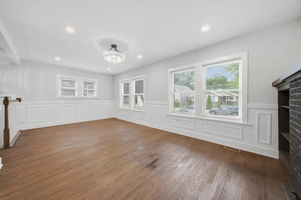 8049 South Kimbark Avenue Chicago IL 60619
