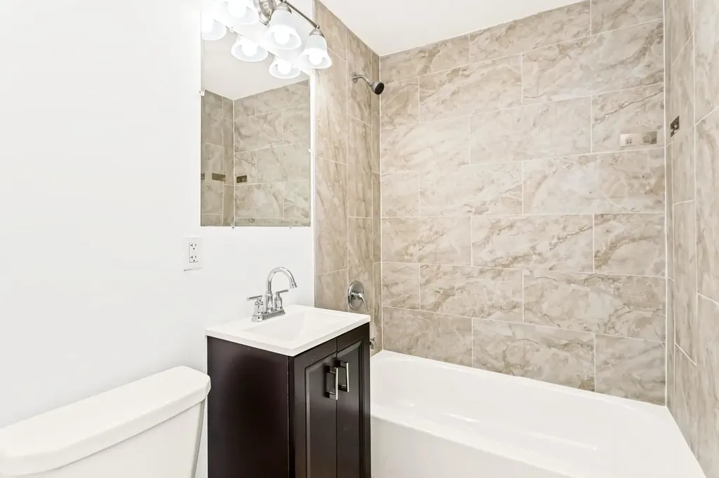 3143 West Warren Boulevard Chicago IL 60612