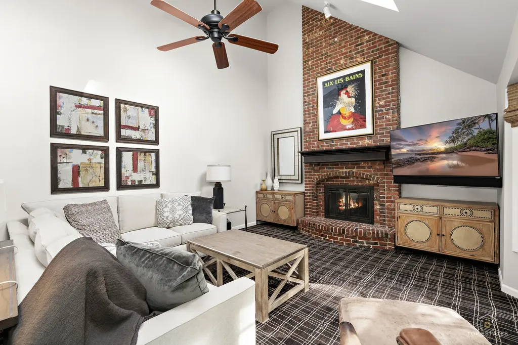 158 Derby Glen Drive Glen Ellyn IL 60137
