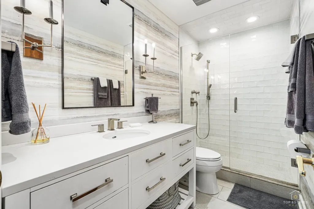 158 Derby Glen Drive Glen Ellyn IL 60137