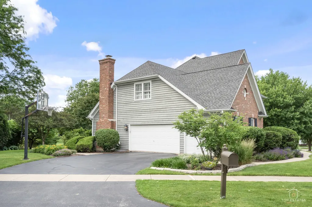 158 Derby Glen Drive Glen Ellyn IL 60137