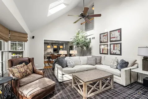 158 Derby Glen Drive Glen Ellyn IL 60137