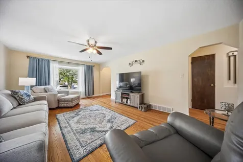 883 Buffalo Avenue Calumet City IL 60409