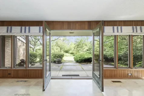 445 Chapel Hill Lane Northfield IL 60093
