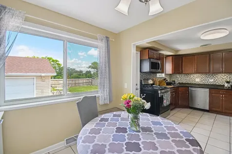 674 Saint Marys Parkway Buffalo Grove IL 60089