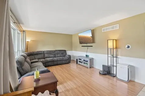 674 Saint Marys Parkway Buffalo Grove IL 60089
