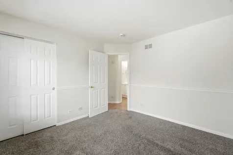 171 Monarch Drive Streamwood IL 60107