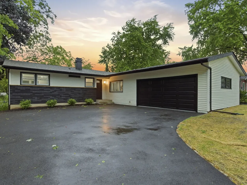 6411 Londonderry Drive Cary IL 60013