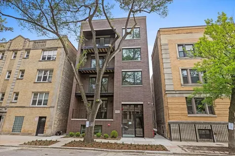 904 West Dakin Street Chicago IL 60613