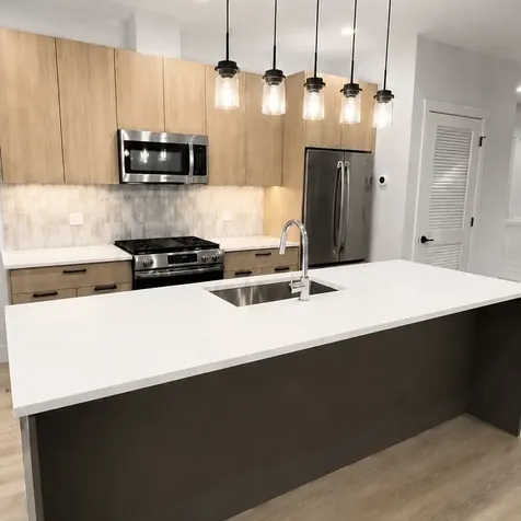 904 West Dakin Street Chicago IL 60613