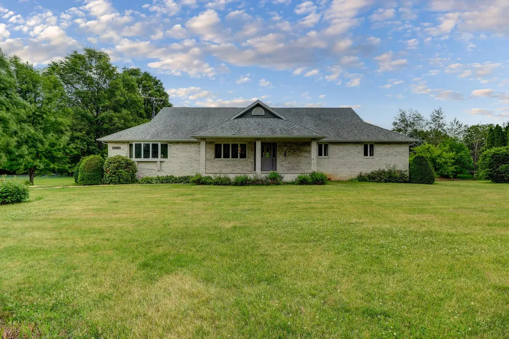 2205 Meadows Drive Sterling IL 61081