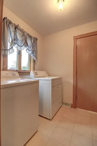 2205 Meadows Drive Sterling IL 61081