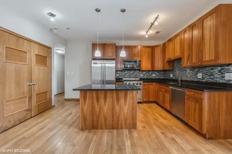 3932 South Lake Park Avenue Chicago IL 60653