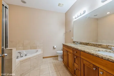 3932 South Lake Park Avenue Chicago IL 60653