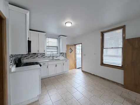 1633 West 38th Street Chicago IL 60609