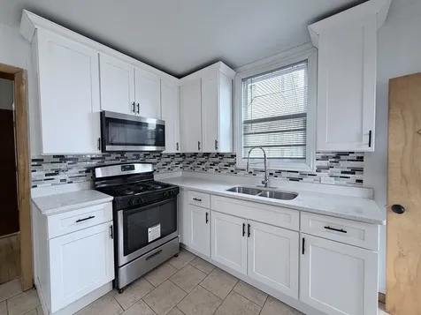 1633 West 38th Street Chicago IL 60609