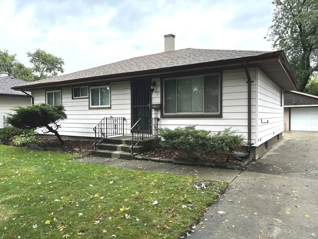 15439 Elm Street South Holland IL 60473