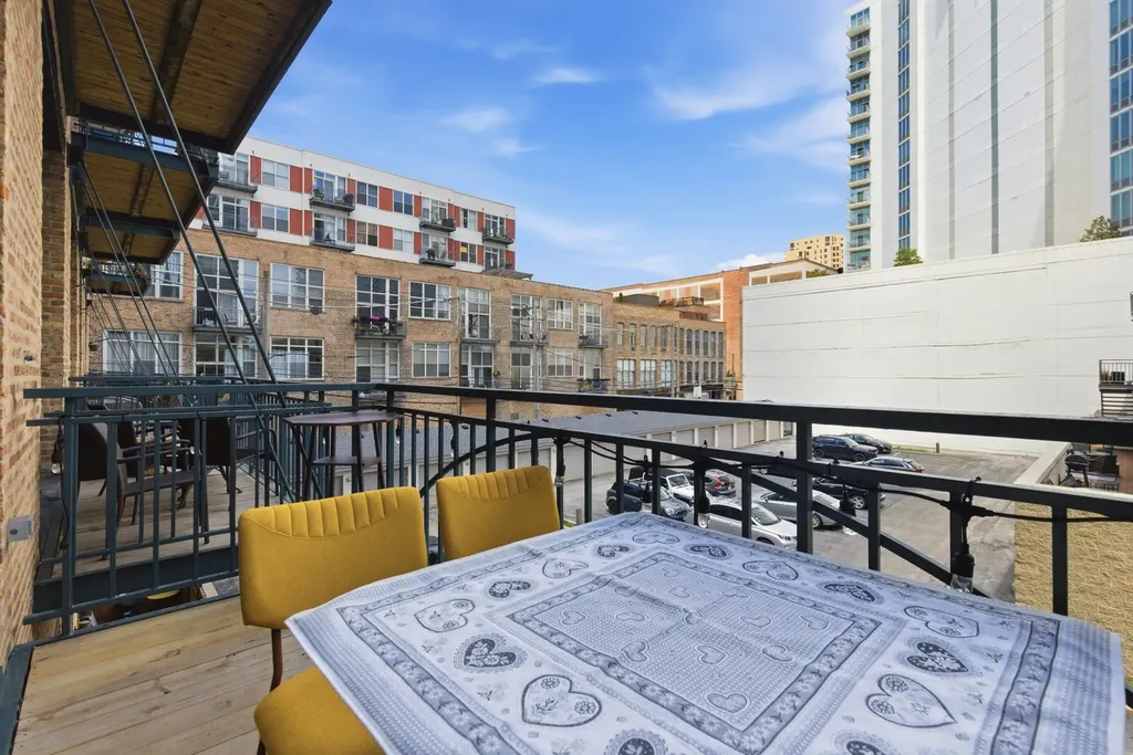 1632 South Indiana Avenue Chicago IL 60616