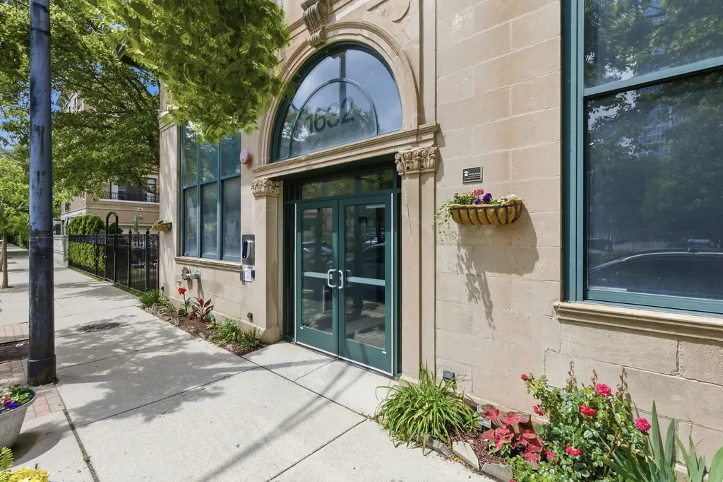 1632 South Indiana Avenue Chicago IL 60616