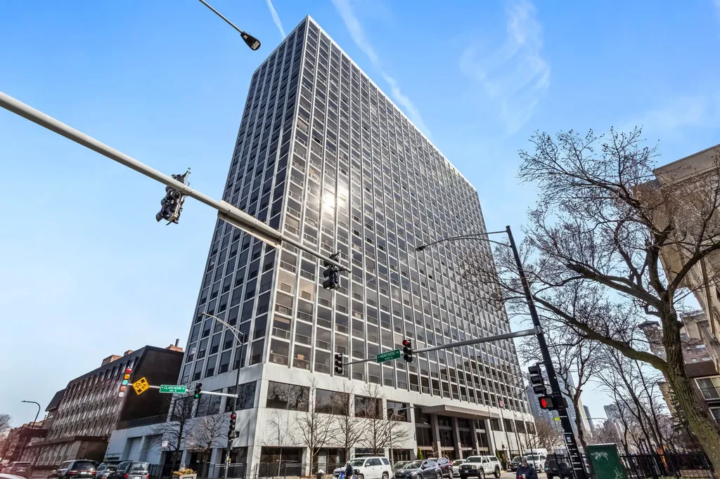 4343 North Clarendon Avenue Chicago IL 60613