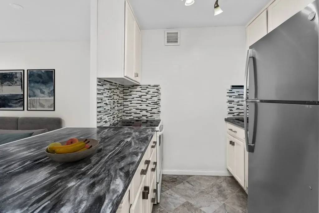 4343 North Clarendon Avenue Chicago IL 60613