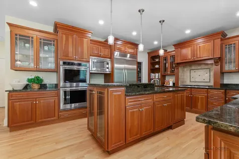 14805 Creekside Path Libertyville IL 60048