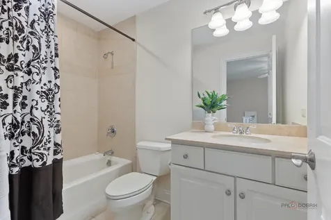 14805 Creekside Path Libertyville IL 60048