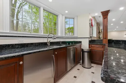 14805 Creekside Path Libertyville IL 60048