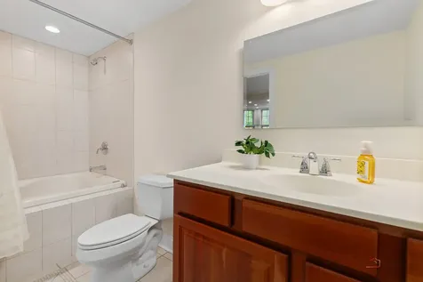 14805 Creekside Path Libertyville IL 60048