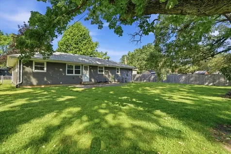 2512 Highland Drive Lindenhurst IL 60046
