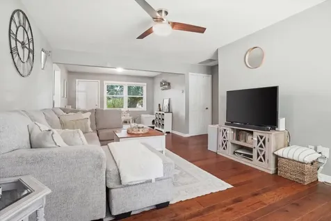 2512 Highland Drive Lindenhurst IL 60046